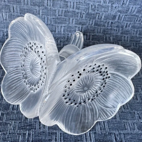 Signed Lalique Crystal Flower Perfume Stopper – Frosted Clear – France - Picture 2 of 16